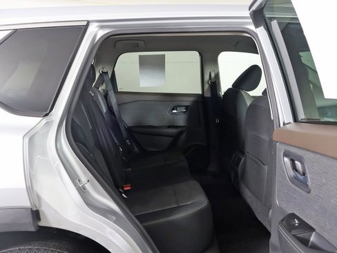 Used 2022 Nissan Rogue SV image 32