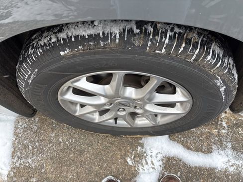 Used 2025 Chrysler Pacifica Select image 7