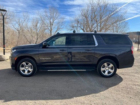 Used 2022 Chevrolet Suburban LT image 6
