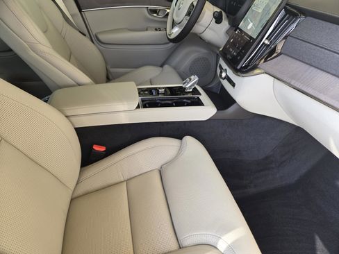 New 2026 Volvo XC90 B5 Ultra w/ Protection Package Premier AWD/4WD image 17