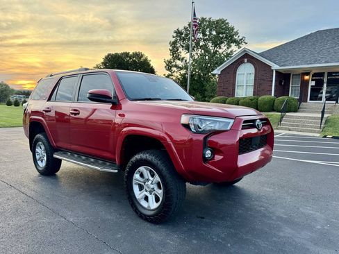 Used 2022 Toyota 4Runner SR5 AWD/4WD image 10