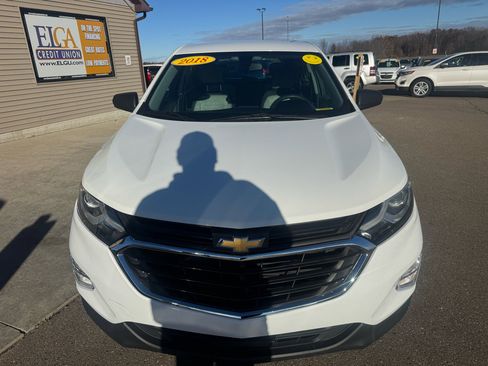 Used 2018 Chevrolet Equinox LS image 2