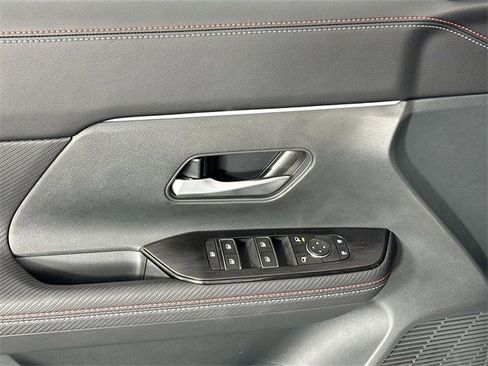 Used 2025 Nissan Kicks SR image 22