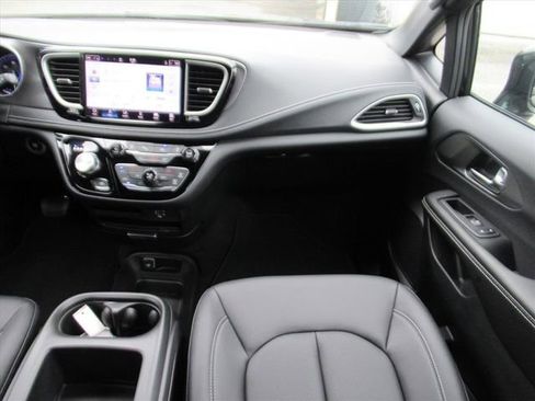 New 2026 Chrysler Pacifica Select w/ S Appearance Package FWD image 14