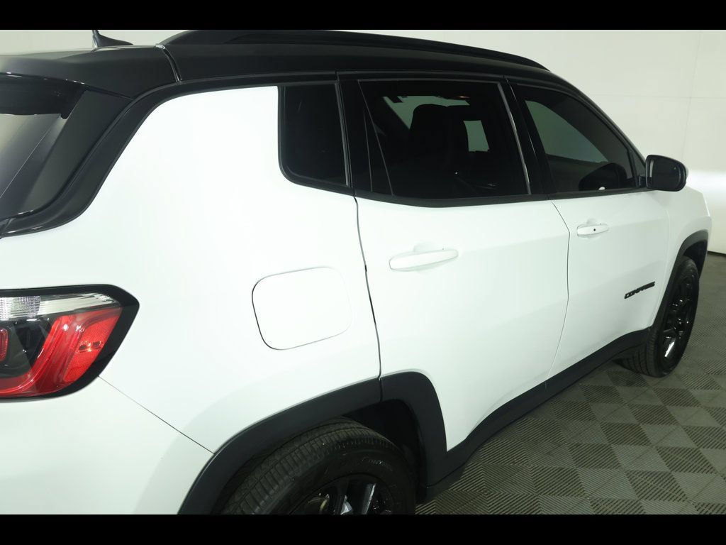 Used 2023 Jeep Compass Latitude w/ Convenience Group AWD/4WD image 18
