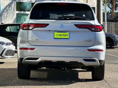 New 2025 Mitsubishi Outlander SE image 5
