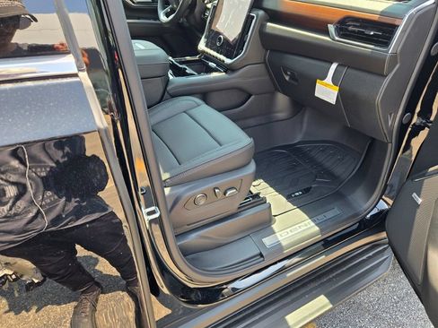 New 2026 GMC Yukon Denali w/ Advanced Technology Package AWD/4WD image 17