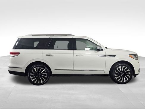Used 2022 Lincoln Navigator Black Label image 8