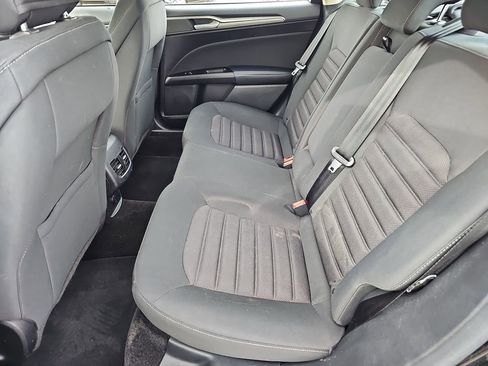 Used 2017 Ford Fusion SE w/ Fusion SE Technology Package image 16