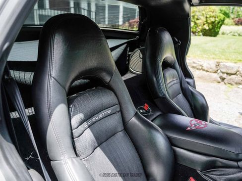 Used 2000 Chevrolet Corvette Coupe w/ Roof Pkg RWD image 25