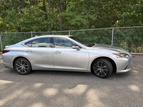 Used 2025 Lexus ES 350 w/ Premium Package FWD image 1