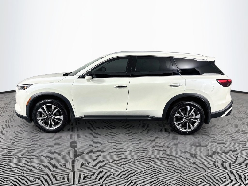 Used 2023 INFINITI QX60 Luxe w/ Cargo Package FWD image 4