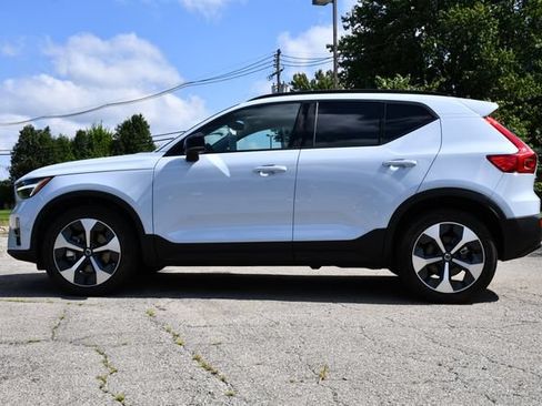 Used 2026 Volvo XC40 B5 Plus AWD/4WD image 4
