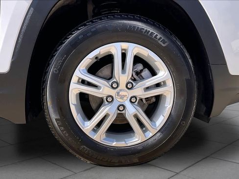 Used 2024 GMC Terrain SLE FWD image 9