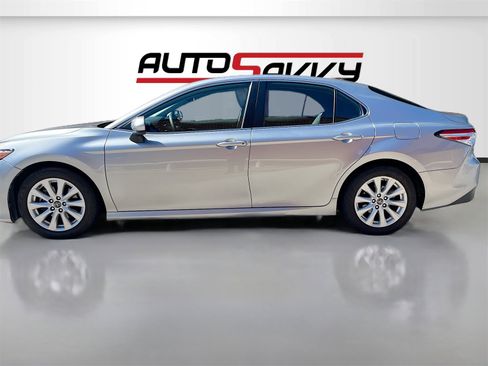 Used 2019 Toyota Camry LE image 4