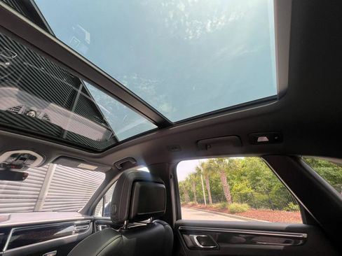 Certified 2022 Porsche Macan w/ Premium Package Plus image 25