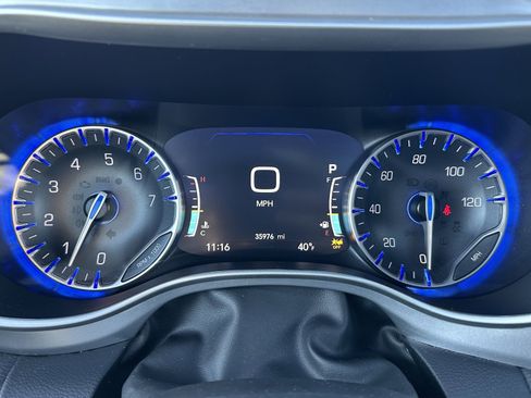 Used 2023 Chrysler Pacifica Touring-L w/ Uconnect Theater Family Group image 22