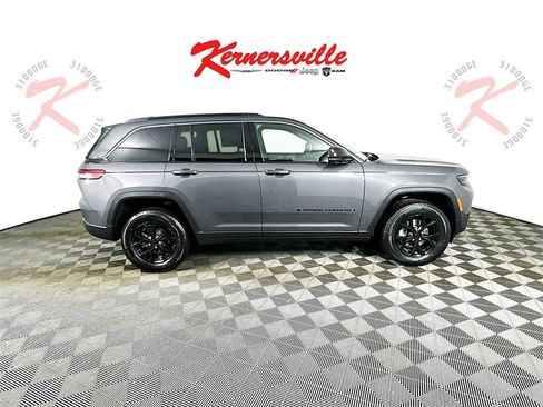 New 2026 Jeep Grand Cherokee Altitude image 8
