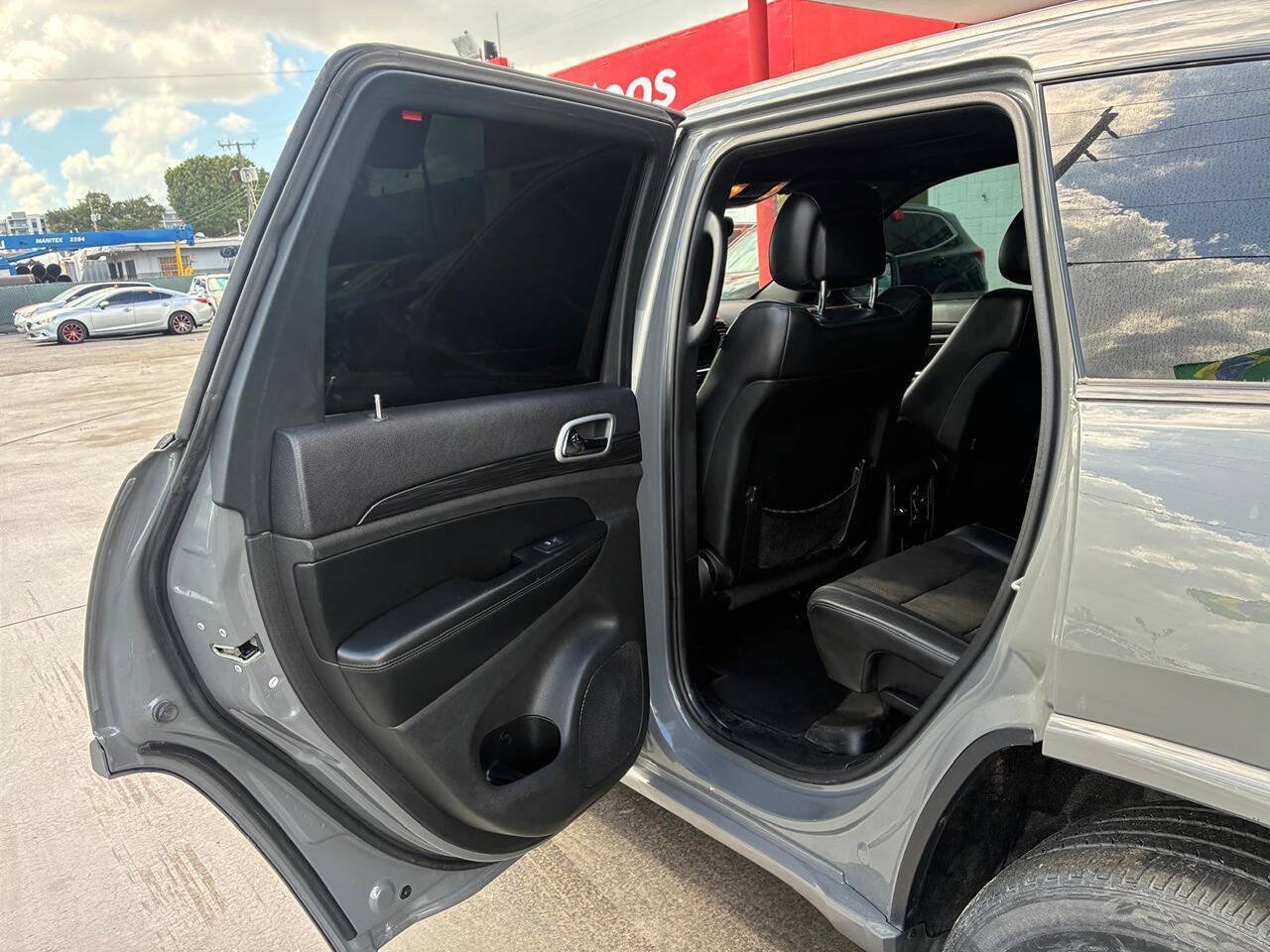 Used 2019 Jeep Grand Cherokee Altitude AWD/4WD image 4