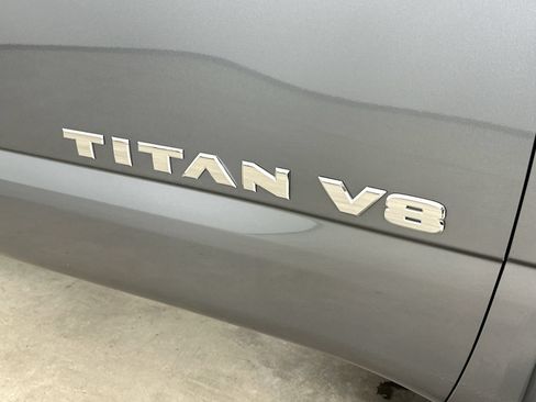 Used 2019 Nissan Titan SV w/ SV Convenience Package AWD/4WD image 9