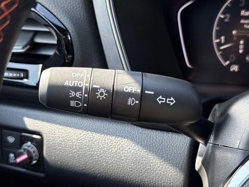 Used 2025 Honda Pilot TrailSport image 11