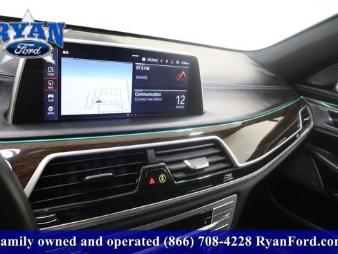 Used 2022 BMW 750i xDrive w/ Executive Package image 22