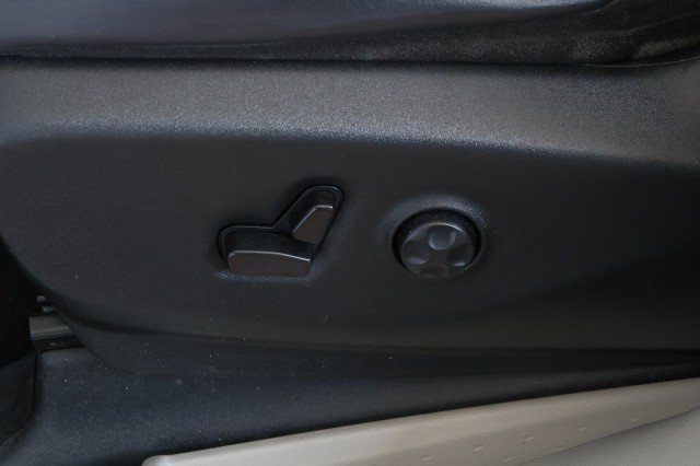 Used 2023 Chrysler Pacifica Touring-L FWD image 10