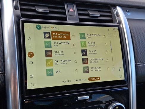 Used 2024 Land Rover Discovery Dynamic SE image 23