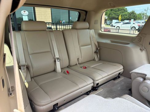 Used 2012 Cadillac Escalade Luxury RWD image 35
