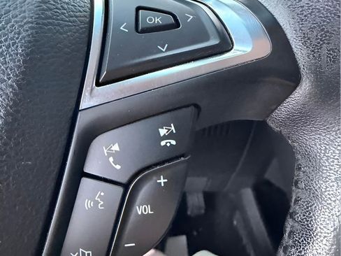 Used 2019 Ford Edge Titanium image 25