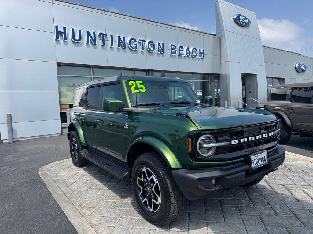Used 2025 Ford Bronco Outer Banks AWD/4WD image 1