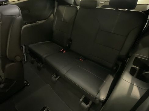 Used 2025 GMC Acadia Elevation w/ Elevation Premium Package image 12