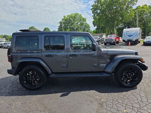 Used 2021 Jeep Wrangler Unlimited Sahara w/ Cold Weather Group AWD/4WD image 21