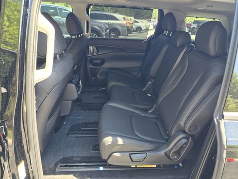 New 2026 Kia Carnival Hybrid FWD image 4