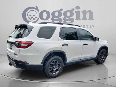 Used 2024 Honda Pilot TrailSport image 5