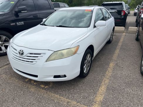 Used 2007 Toyota Camry XLE FWD image 2