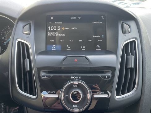 Used 2018 Ford Focus SEL image 19