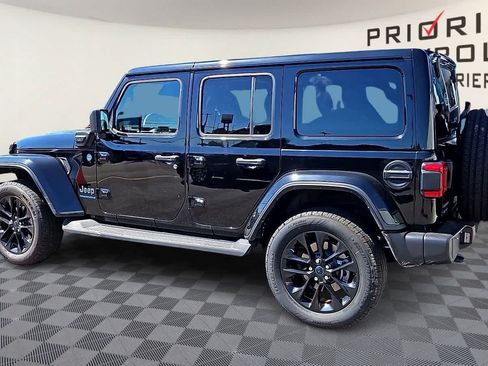 Used 2025 Jeep Wrangler Unlimited Sahara AWD/4WD image 6