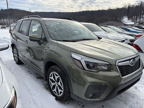 Used 2021 Subaru Forester Premium image 3