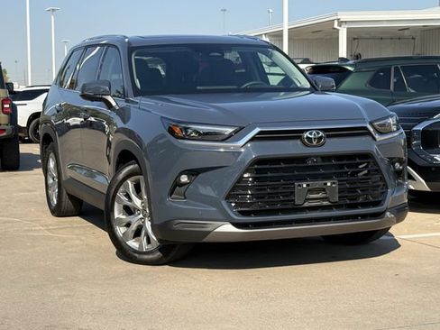 Used 2026 Toyota Grand Highlander FWD image 2