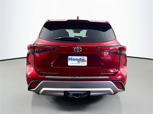Used 2020 Toyota Highlander Platinum image 8