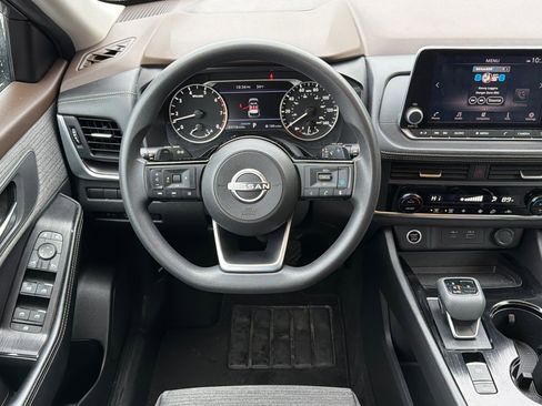 Used 2022 Nissan Rogue SV image 14