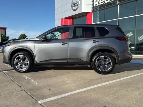 Used 2024 Nissan Rogue SV FWD image 11