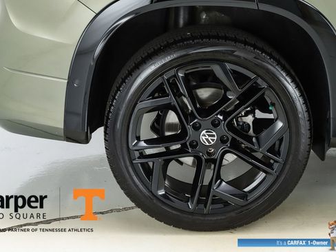 Used 2025 Volkswagen Tiguan SE R-Line image 52