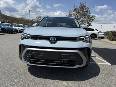New 2026 Volkswagen Taos SE AWD/4WD image 8