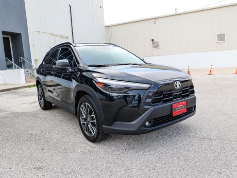 Certified 2026 Toyota Corolla Cross XLE w/ Convenience Package FWD image 5