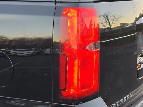 Used 2019 Chevrolet Suburban LT image 35