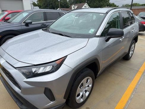 Used 2021 Toyota RAV4 LE AWD/4WD image 1