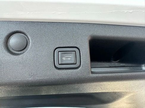 Used 2023 Chevrolet Equinox LT image 23