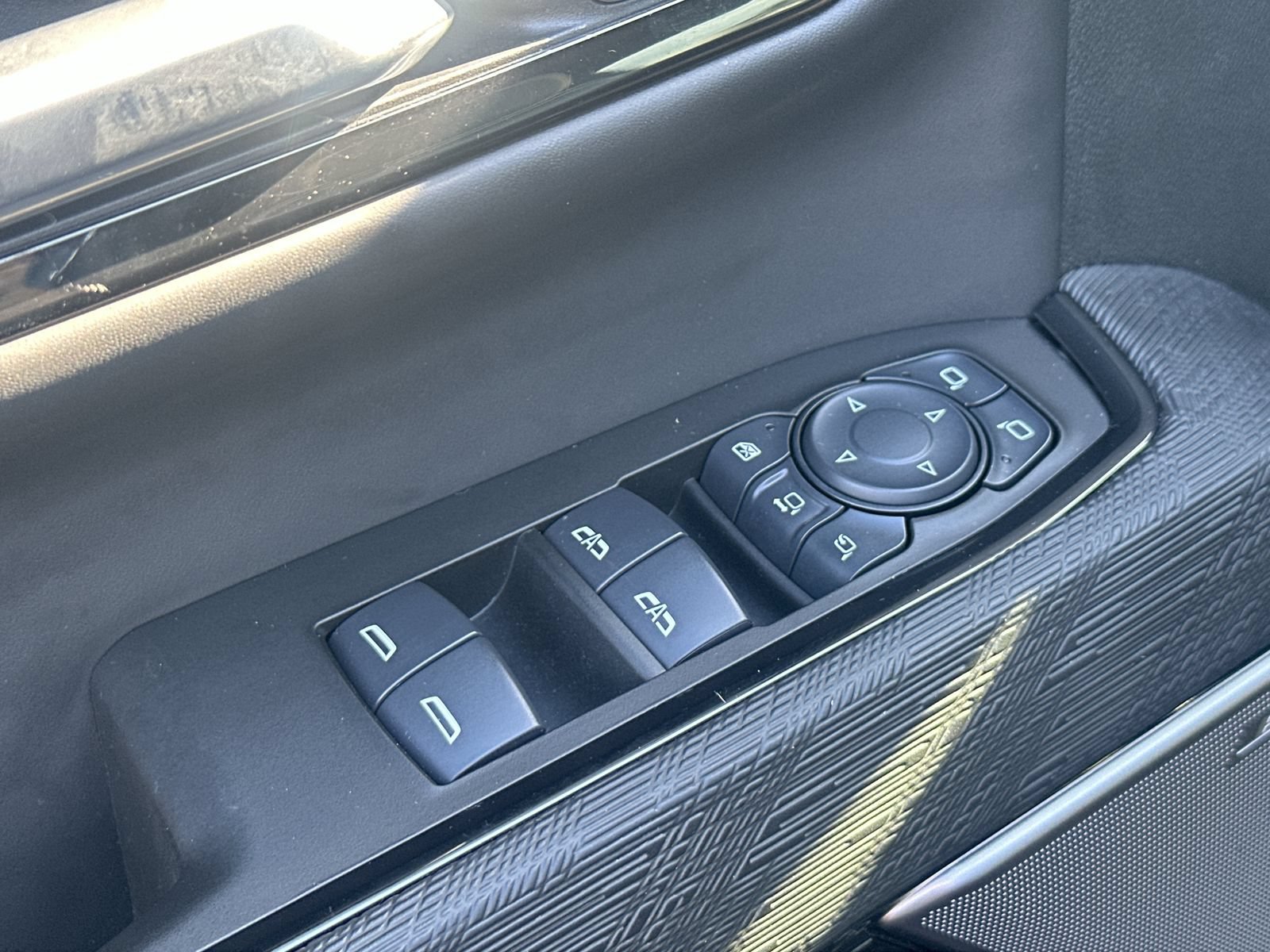 Used 2025 GMC Sierra 2500 AT4X AWD/4WD image 15